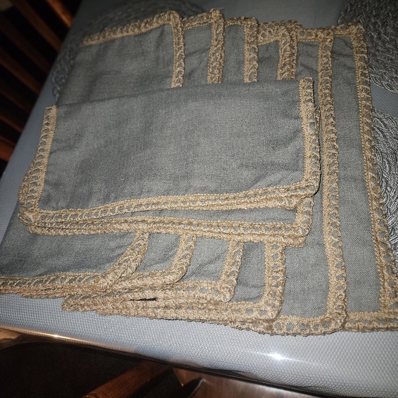 BIG PRICE DROP!!  QTY 6 - 20X20 / QTY 2 - 18X18 SOFA PILLOW COVERS GRAY & TAUPE - Picture 7 of 8